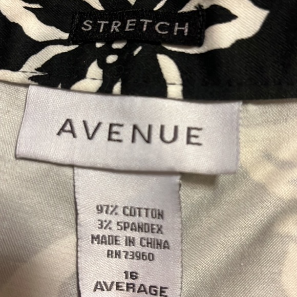 CUTE!  Women’s Capris - Picture 4 of 4